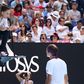 Hűha: ez a szexi bírónő lopta el a show-t Federer meccsén – fotók