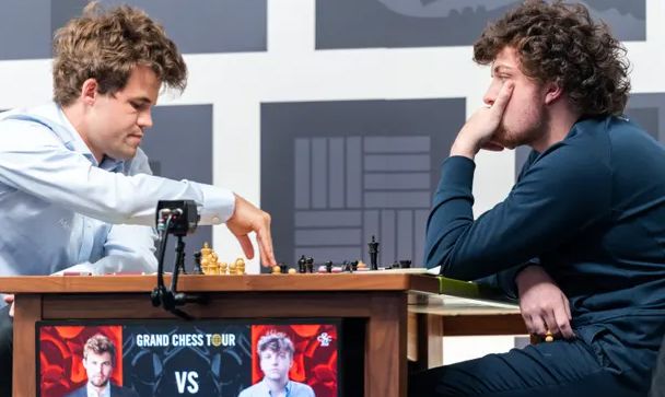 Carlsen (balra) és  Niemann múlt heti meccse nagy vihart kavart / Fotó: Saint Louis Chess Club