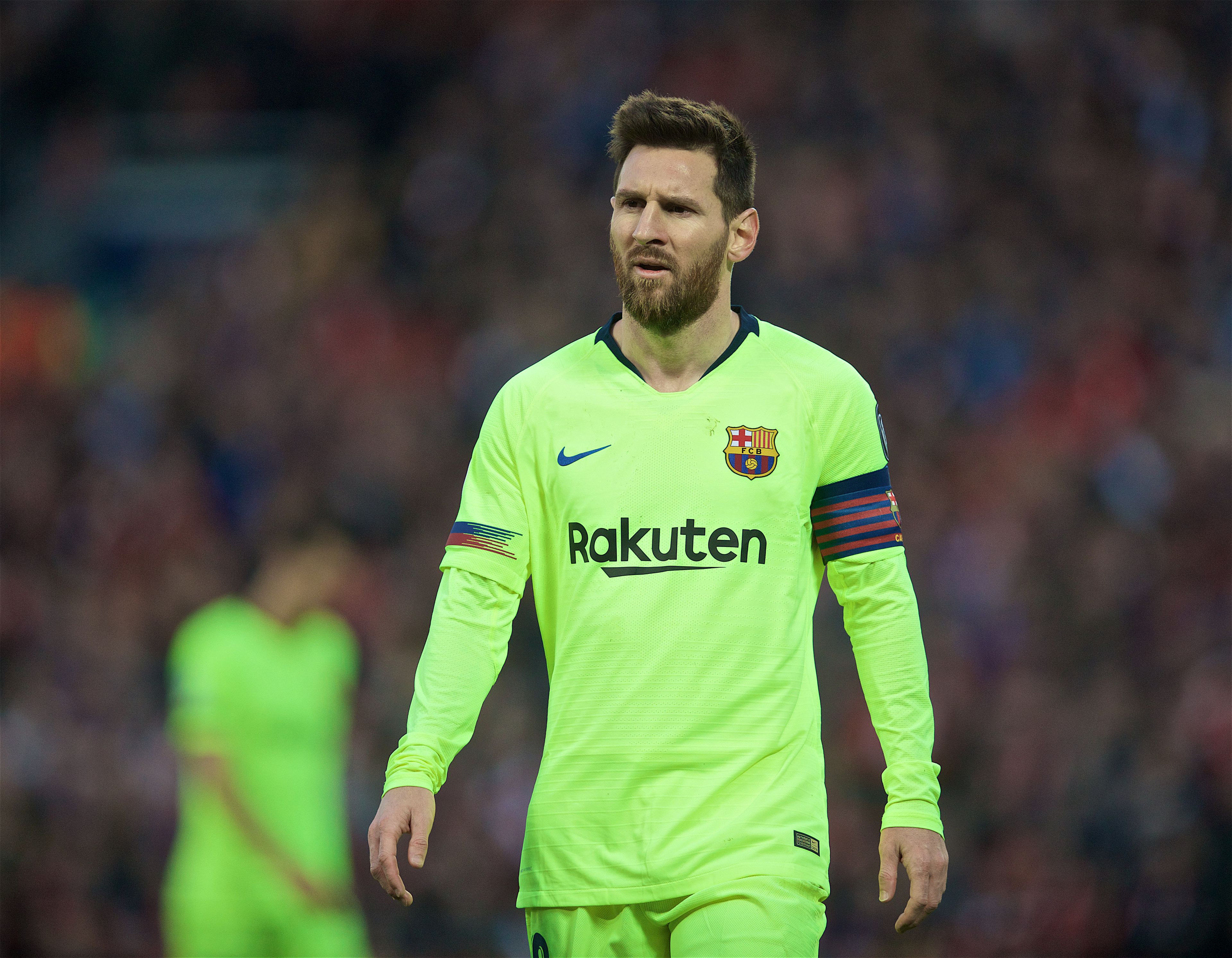 Messi mezben rohant be a pályára egy Barcelona drukker a zárt kapus mérkőzés közben. /Fotó:NorthFoto