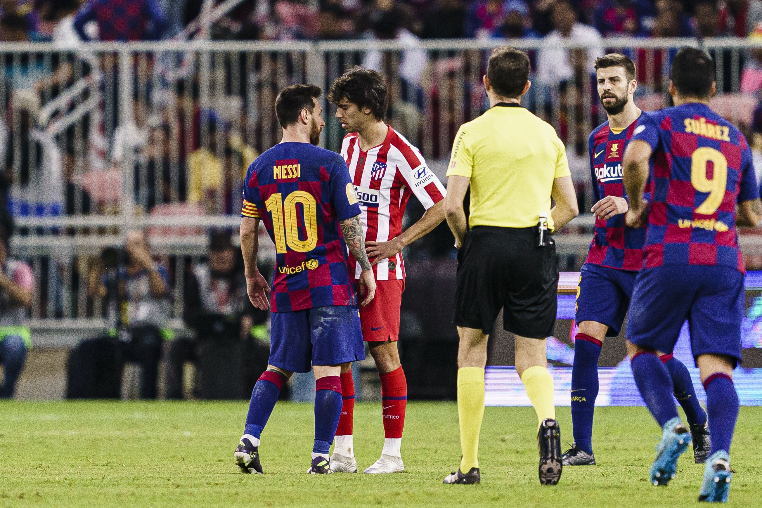 A barcelonai Lionel Messi (háttal) ésaz atléticós Joao Félix össze is szólalkozott ameccsen/Fotó:Getty Images