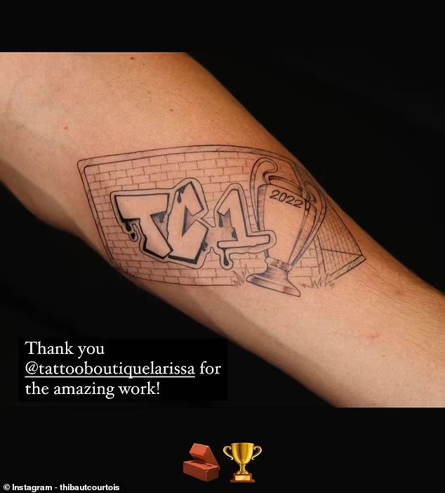 Courtois tetoválása bizonyítja, mennyire fontos számára a májusi diadal / Fotó: Instagram