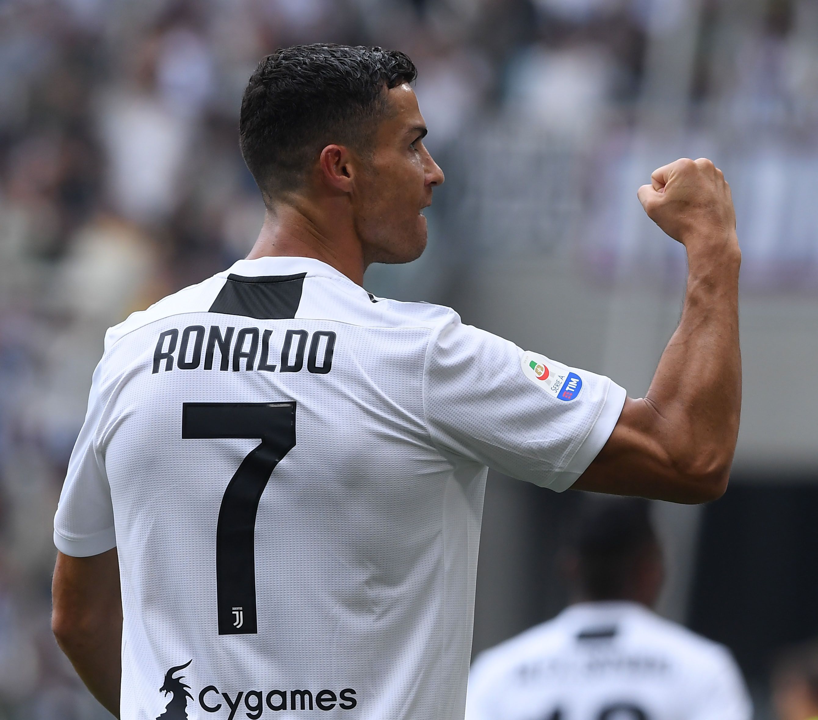 Elképzelhető, hogy jövőre már nem fekete-fehér csíkos, hanem kék mezben fogja rúgni a gólokat Ronaldo /Fotó: Northfoto/