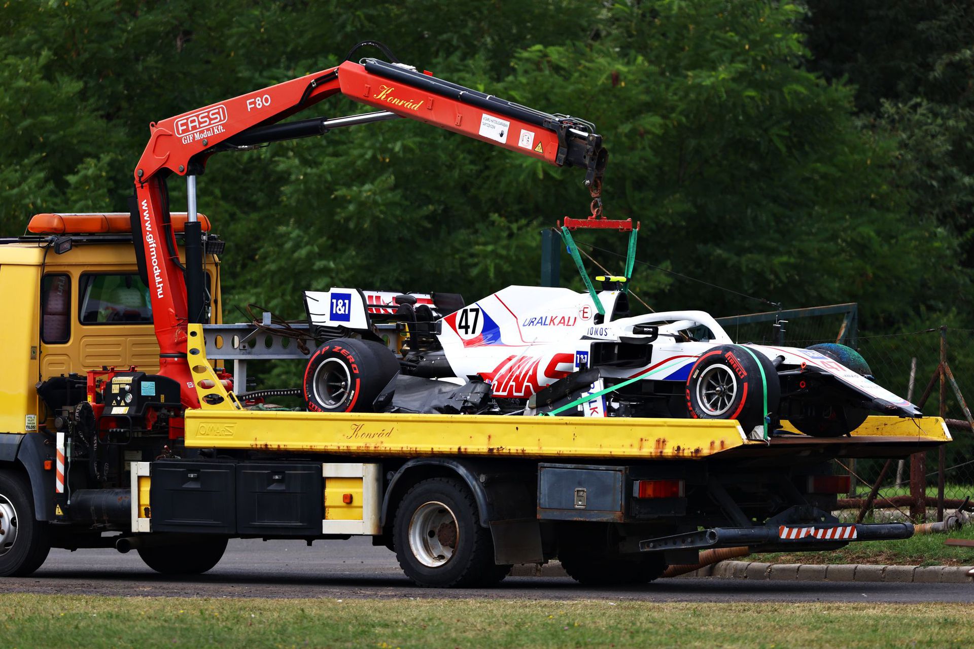 Mick Schumacher a harmadik szabadedzésen csapta a gumifalnak autóját, s mivel a kvalifikációig nem tudta megjavítani kocsiját a szerelőgárda, a kis Schumi egyetlen kört sem teljesített / Fotó: GettyImages