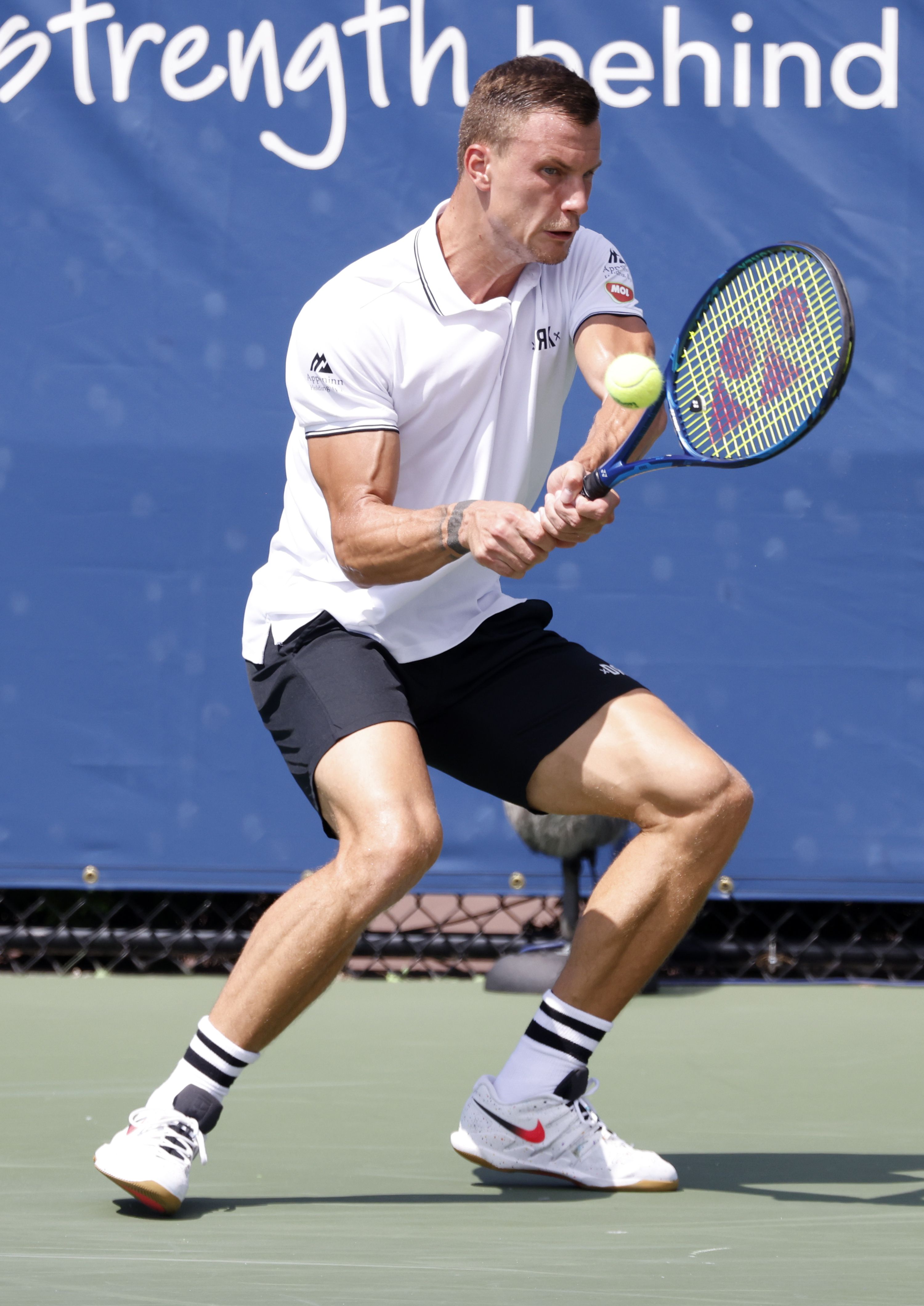 Fucsovics nagyszerűen teniszezik a koronavírus miatti leállást követően. / Fotó: EPA JASON SZENES