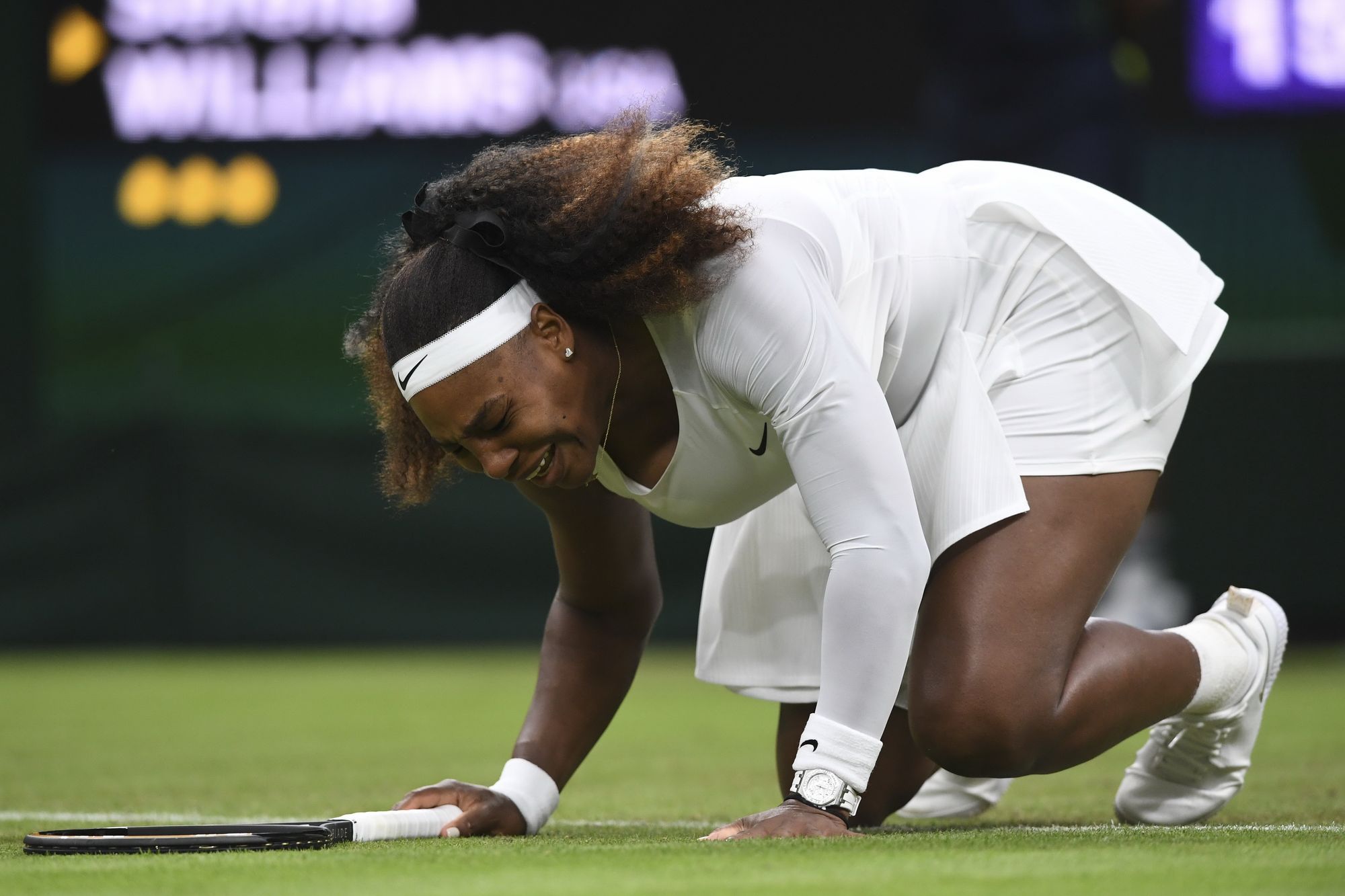 Serena Williams komoly fájdalommal küzdött, feladni kényszerült a wimbledoni tenisztornát / Fotó: MTI/EPA-Facundo Arrizabalaga