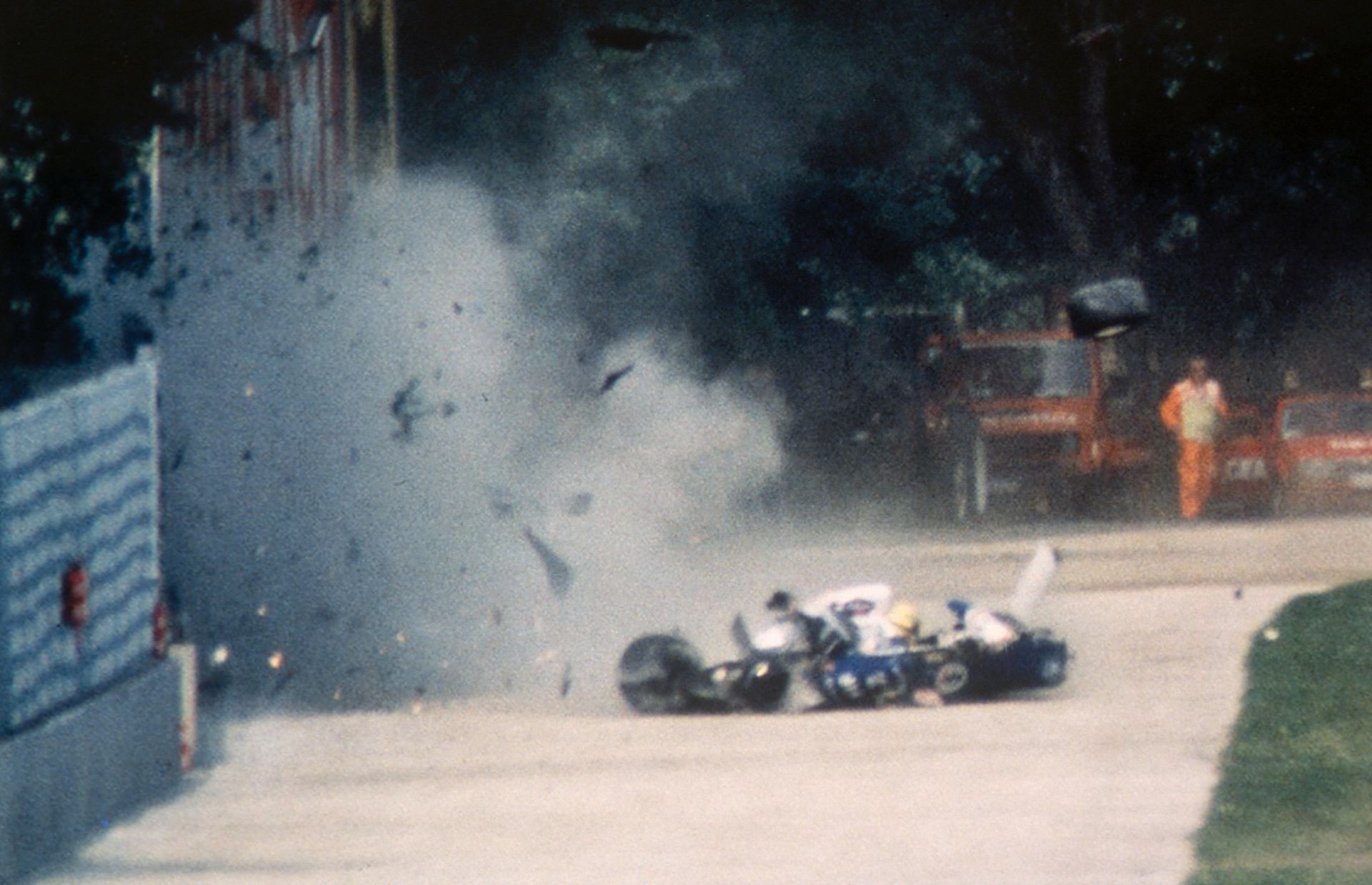 A Forma-1 történetének egyik legsötétebb hétvégéje volt az 1995-ös imolai futamon, két autóversenyző is meghalt akkor / Fotó: Gettyimages