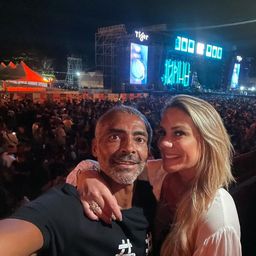Romário 25 évvel fiatalabb nővel jár