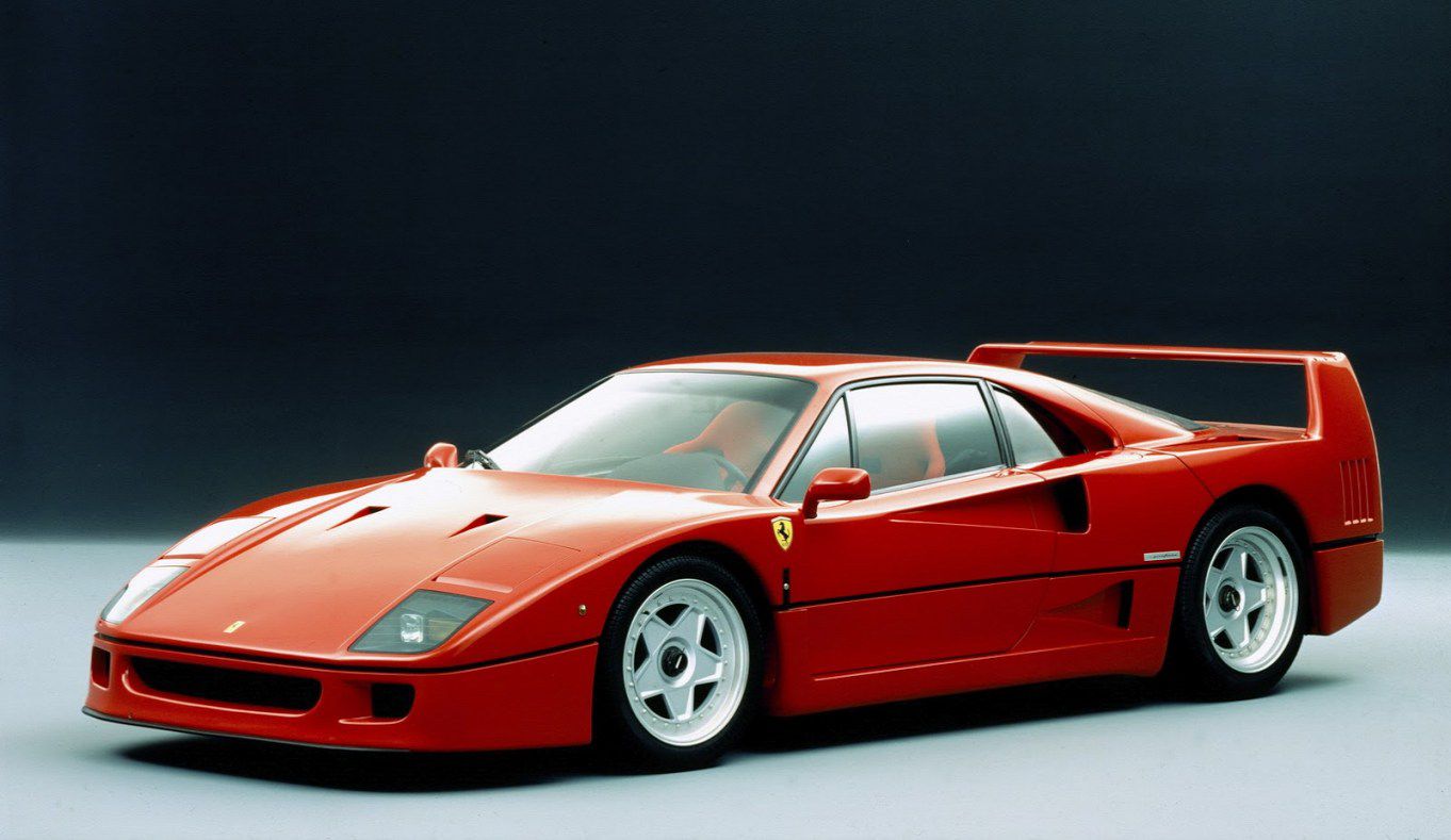 Alesi ezt a Ferrari F40-es modellt adta el, hogy az árából a fia az F2 versenysorozatban szerepelhessen.