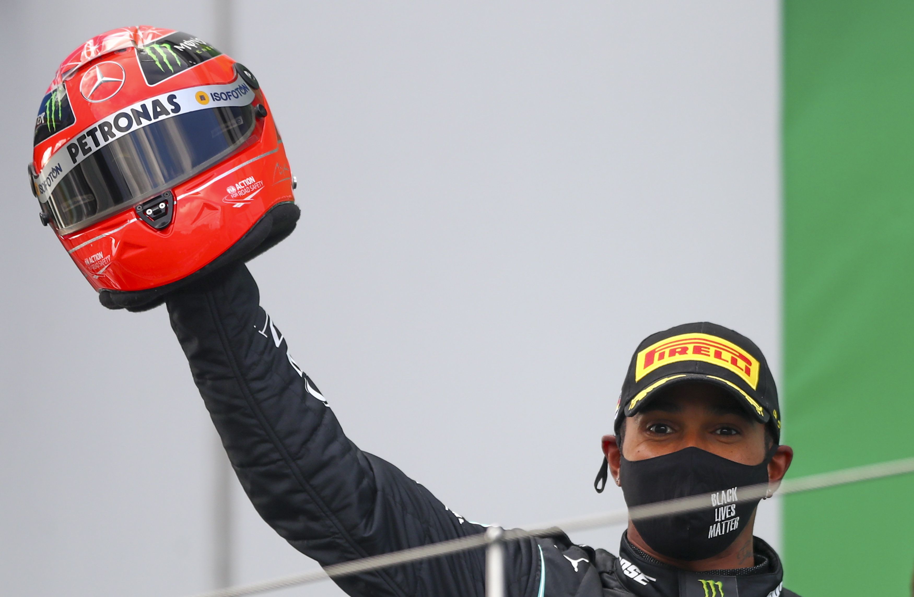 Ki állíthatja meg Lewis Hamiltont a pályán? /Fotó: MTI/EPA/AP/Matthias Schrader