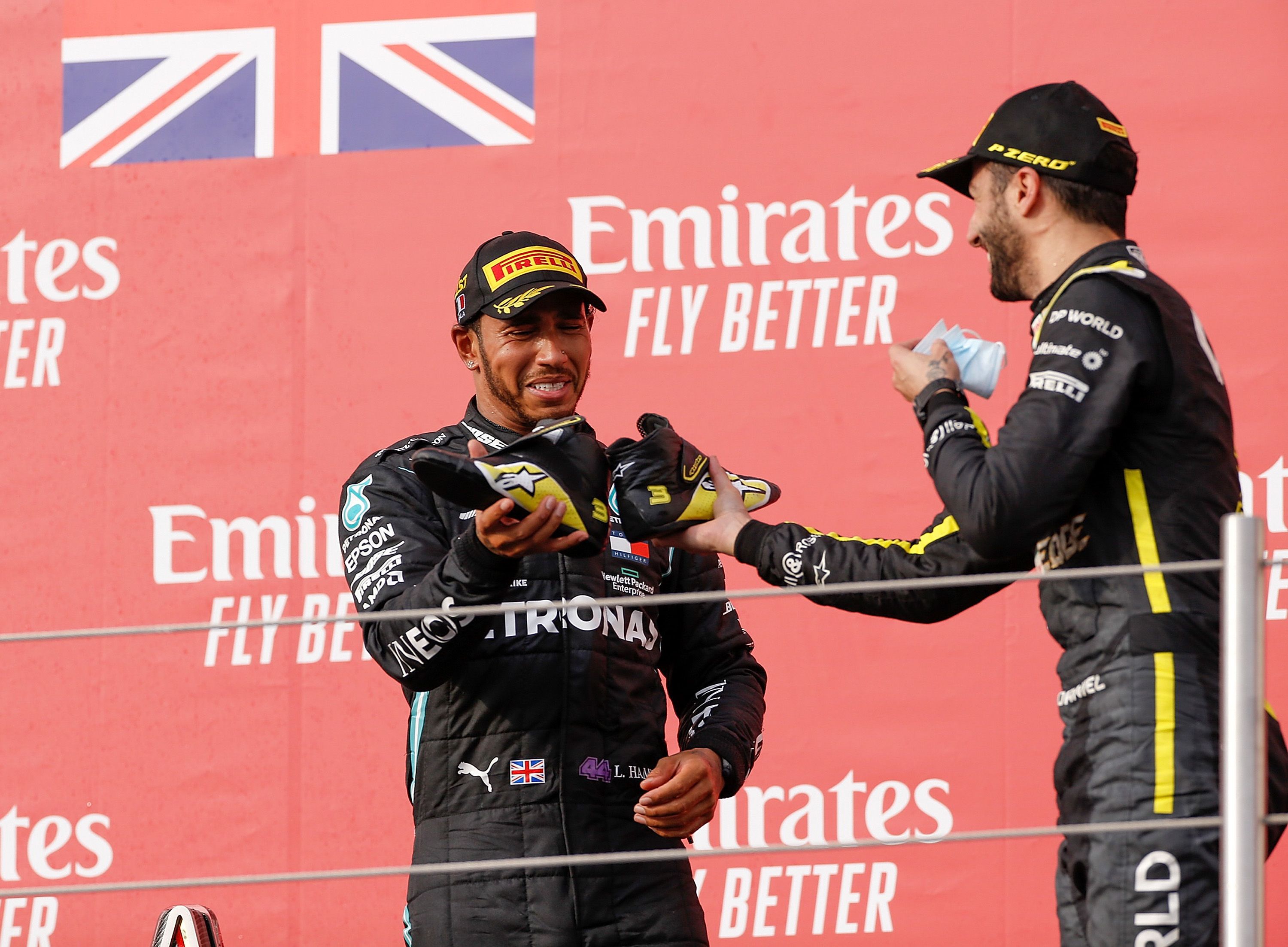 Hamilton (balra) szerződését három évvel hosszabbítaná meg a Mercedes /Fotó: Profimedia