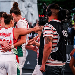 Egy győzelemre Párizstól a magyar válogatott