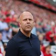 Arne Slot arcképe is felkerül a Kop molinójára