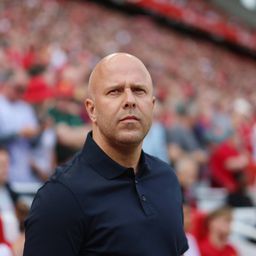 Arne Slot arcképe is felkerül a Kop molinójára