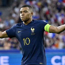 Mbappé megismételt büntetője döntött, a franciák a görögöket is legyőzték