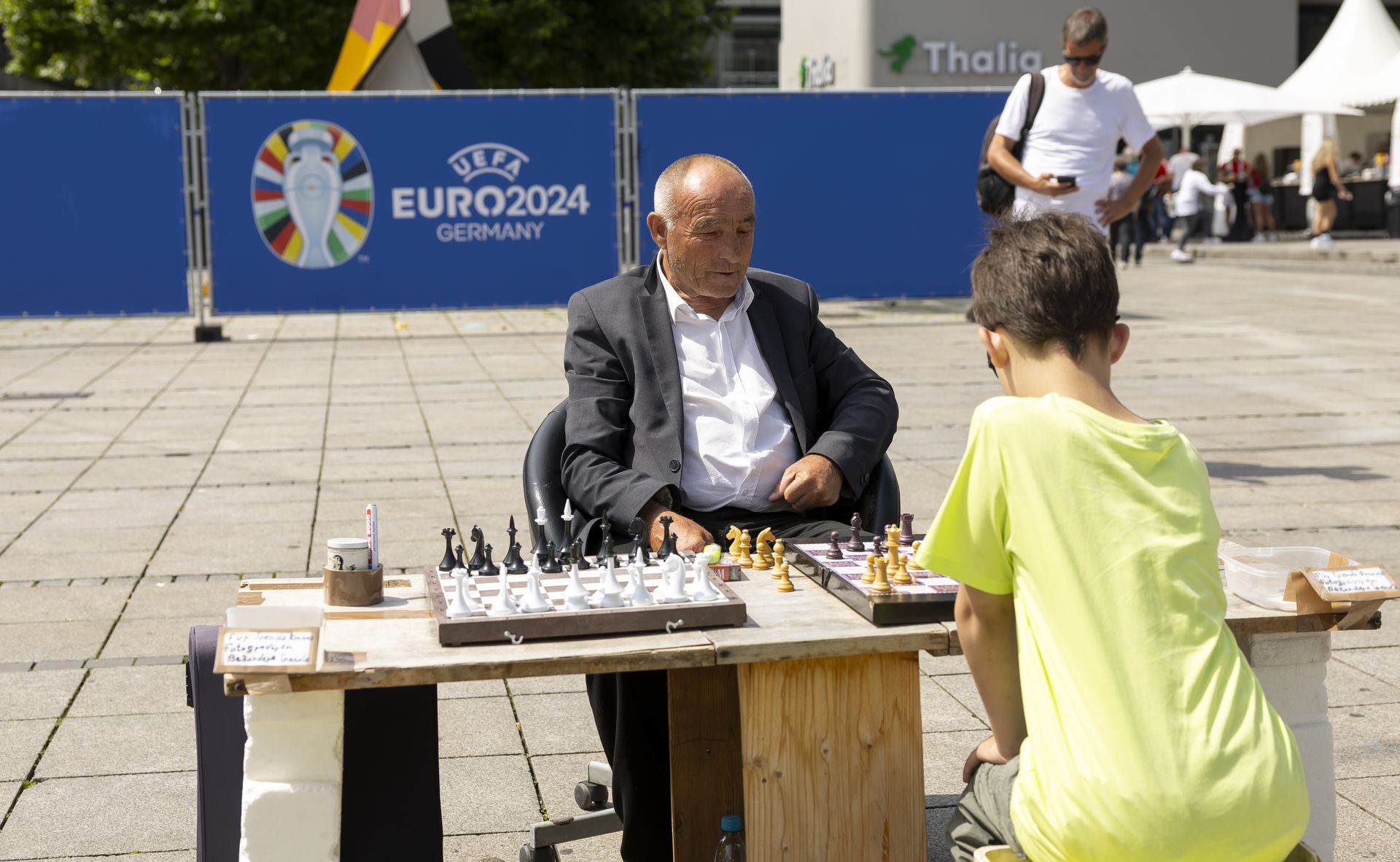Stuttgartban nemcsak a labda, hanem a sakktábla is előkerült szerda délelőtt Fotó: Czerkl Gábor