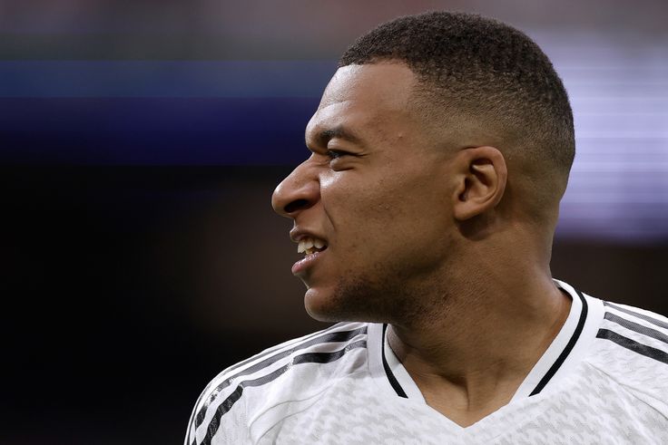 Kórházba szállították Kylian Mbappét