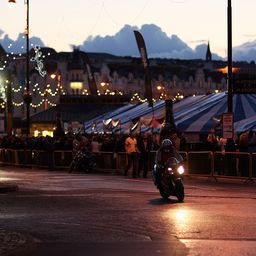 Halálos balesetet szenvedett egy motoros a Man-szigeti verseny kvalifikációján