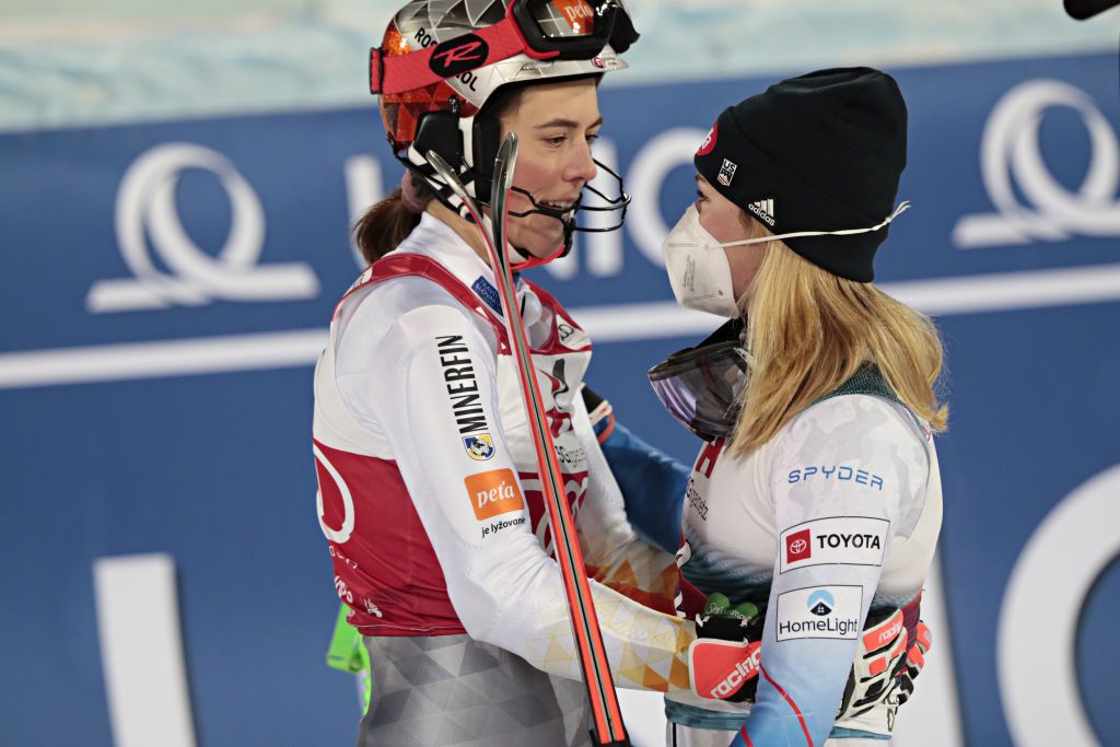 Covidos emlék: Petra a 181 centijéről tekint le a nagy rivális Mikaela Shiffrinre (Fotó: GettyImages)