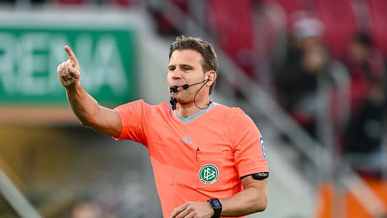 Felix Brych a következő mérkőzésén beállítja a Bundesliga-rekordot