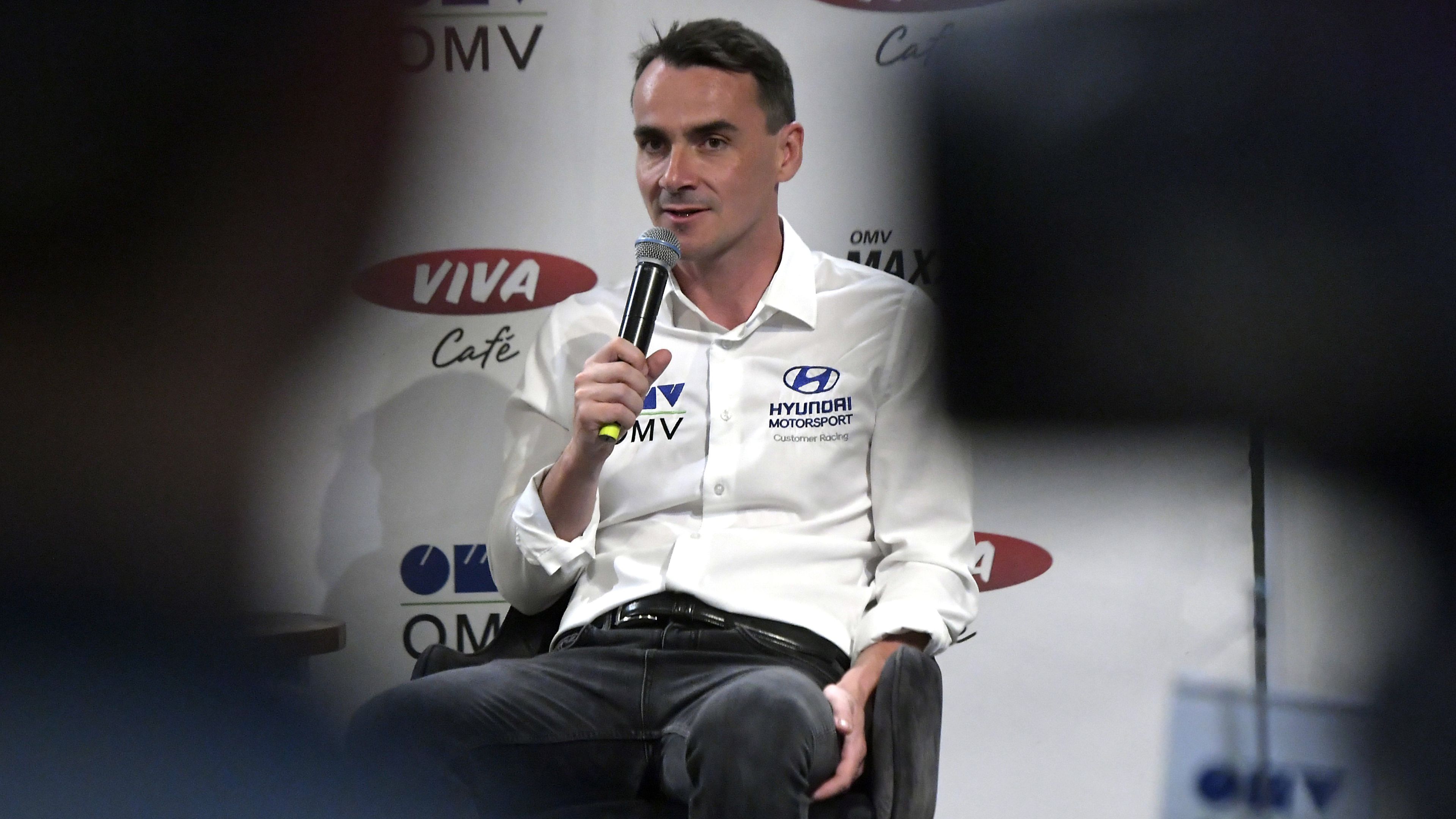 Michelisz Norbert jónak és éhesnek érzi magát, de még nem tudja, meddig fog versenyezni (Fotó: MTI/Soós Lajos – archív)