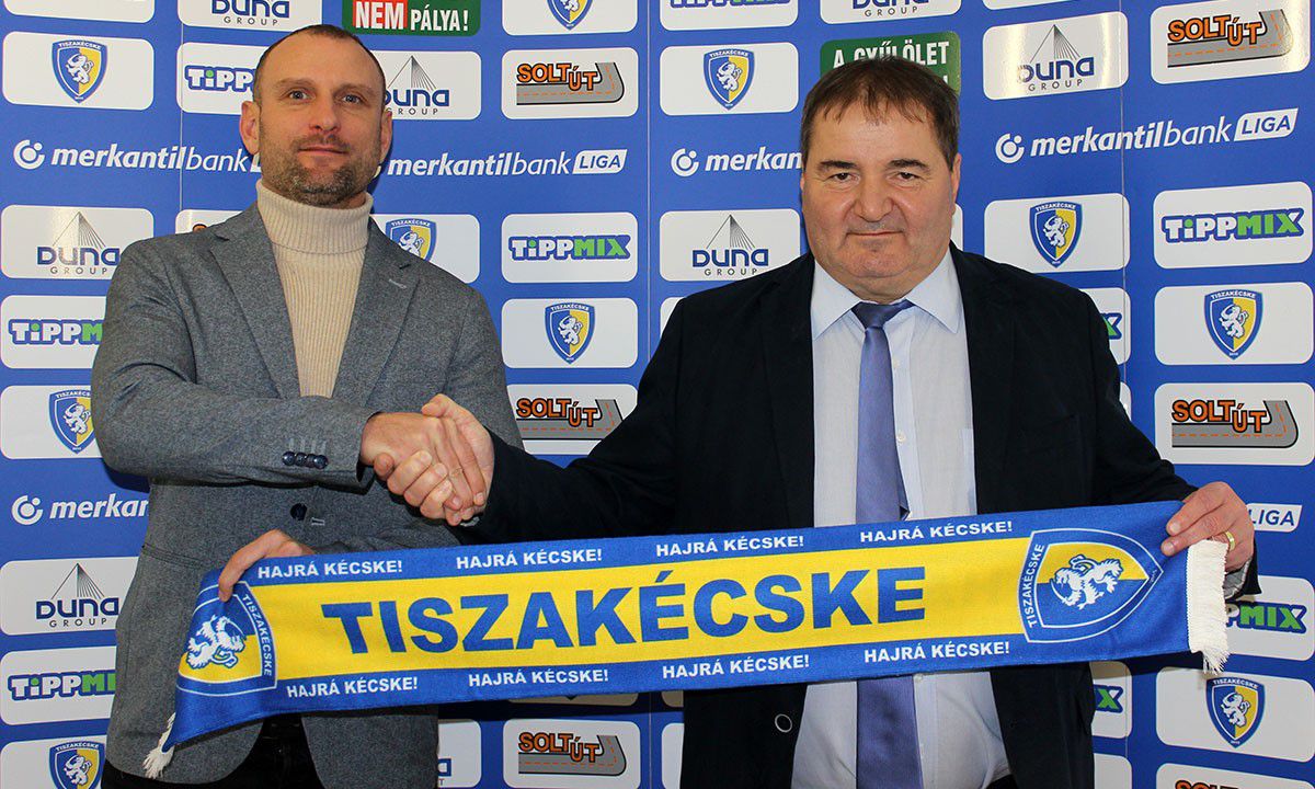 Kis Károly (jobbra) a Tiszakécske új vezetőedzője (Fotó: tiszakecskefoci.hu)