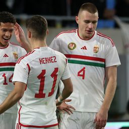 Megyei játékosoknak adományoz cipőket a magyar válogatott fiatal játékosa