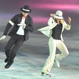 Roman Kosztomarov és Tatyjana Navka egy 2011-es pekingi bemutatón (Fotó: Getty Images)