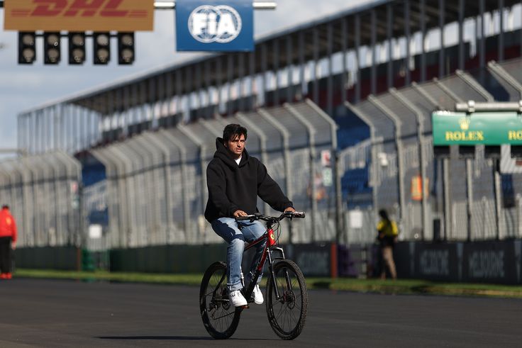 Xavi maradhat a Barcelona edzője; Sainz versenyezhet Ausztráliában – délelőtti hírösszefoglaló
