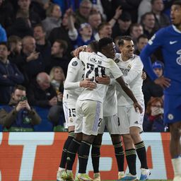 Sokatmondó kép: a Real Madrid játékosai továbbjutást ünnepelhettek, a Chelsea ellenben egyre mélyebbre süllyed
