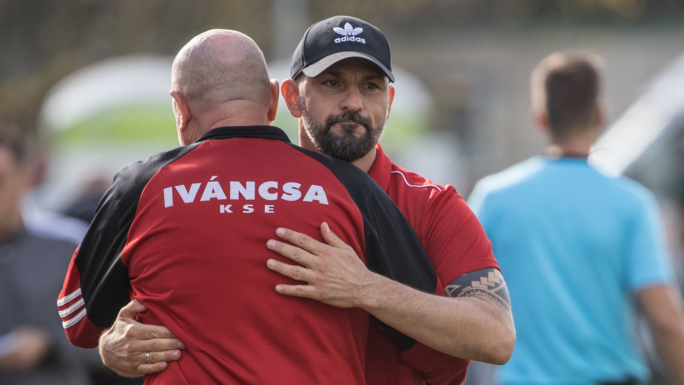 Interjú: bolti eladóból, futárból és pincérből csinál bajnokot a Vasas legendája – videóval