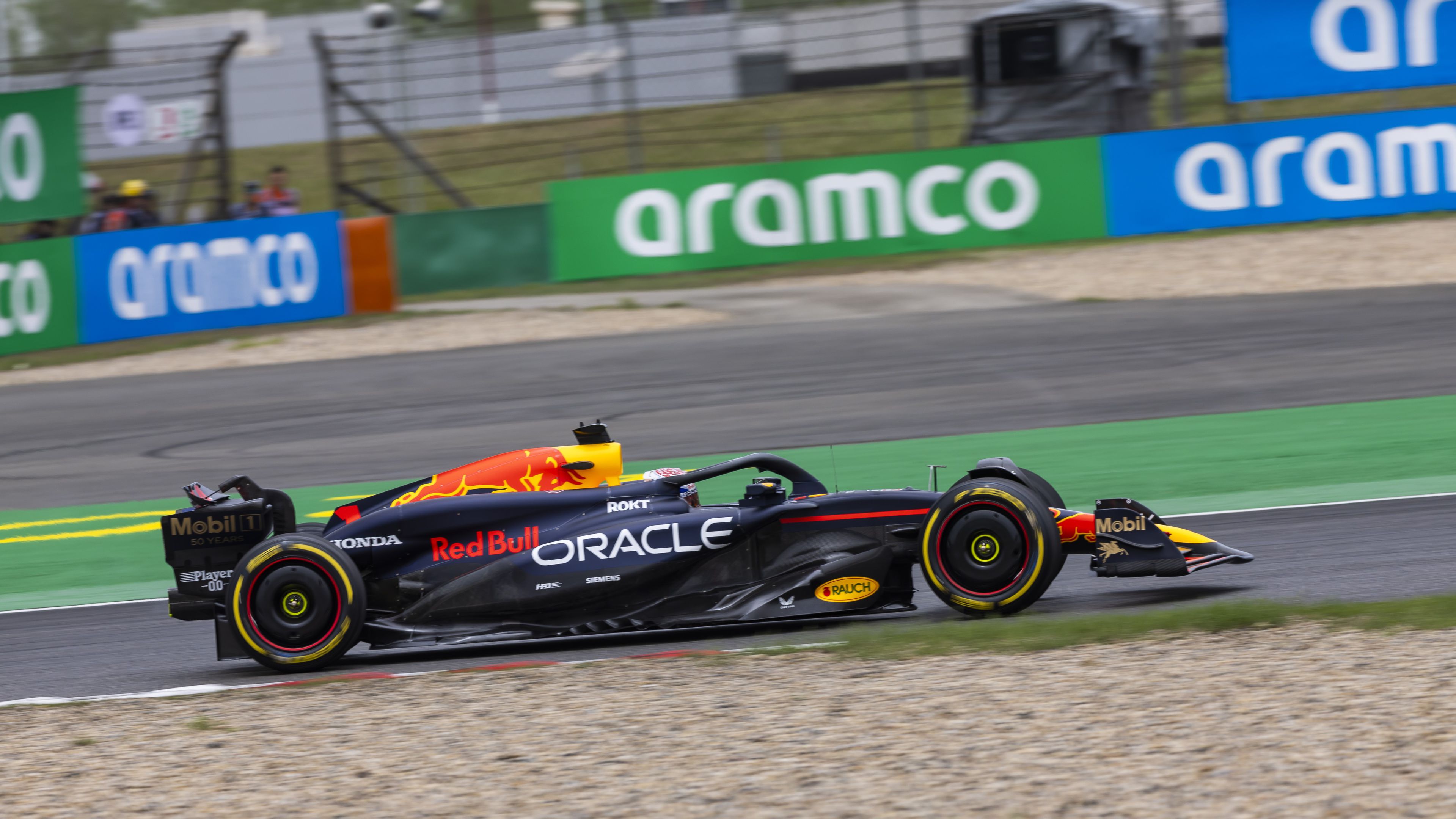 Élő: Max Verstappen vezeti a kínai sprintfutamot