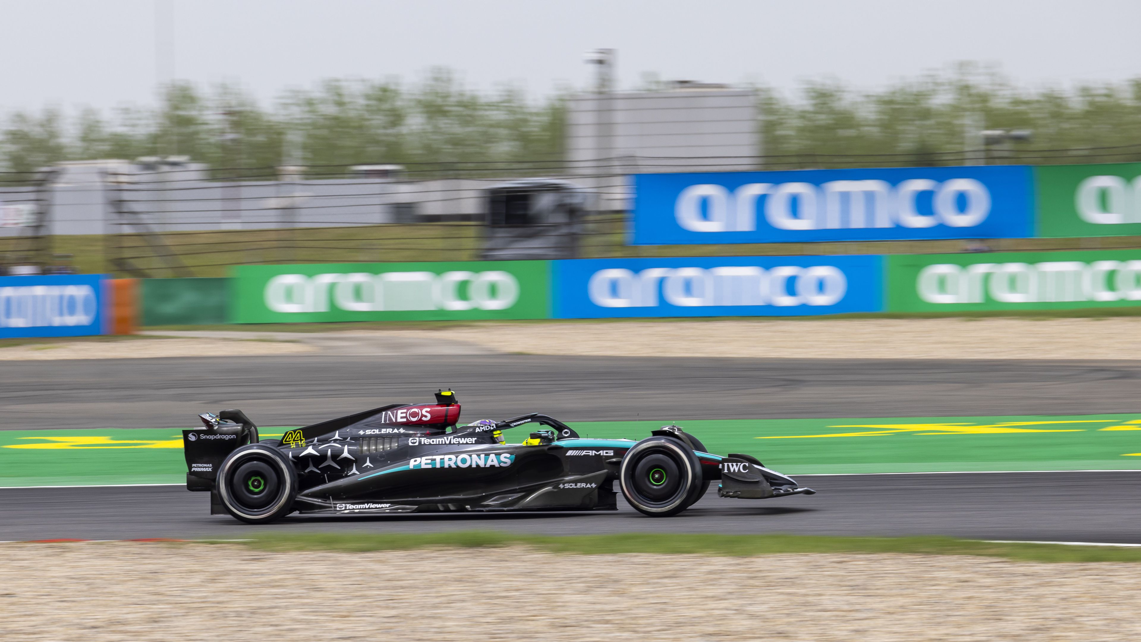 Élő: Lewis Hamilton vezeti a kínai sprintfutamot