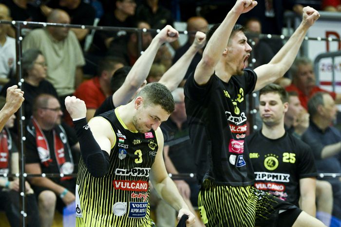Ismét a Falco ünnepelhet bajnoki címet