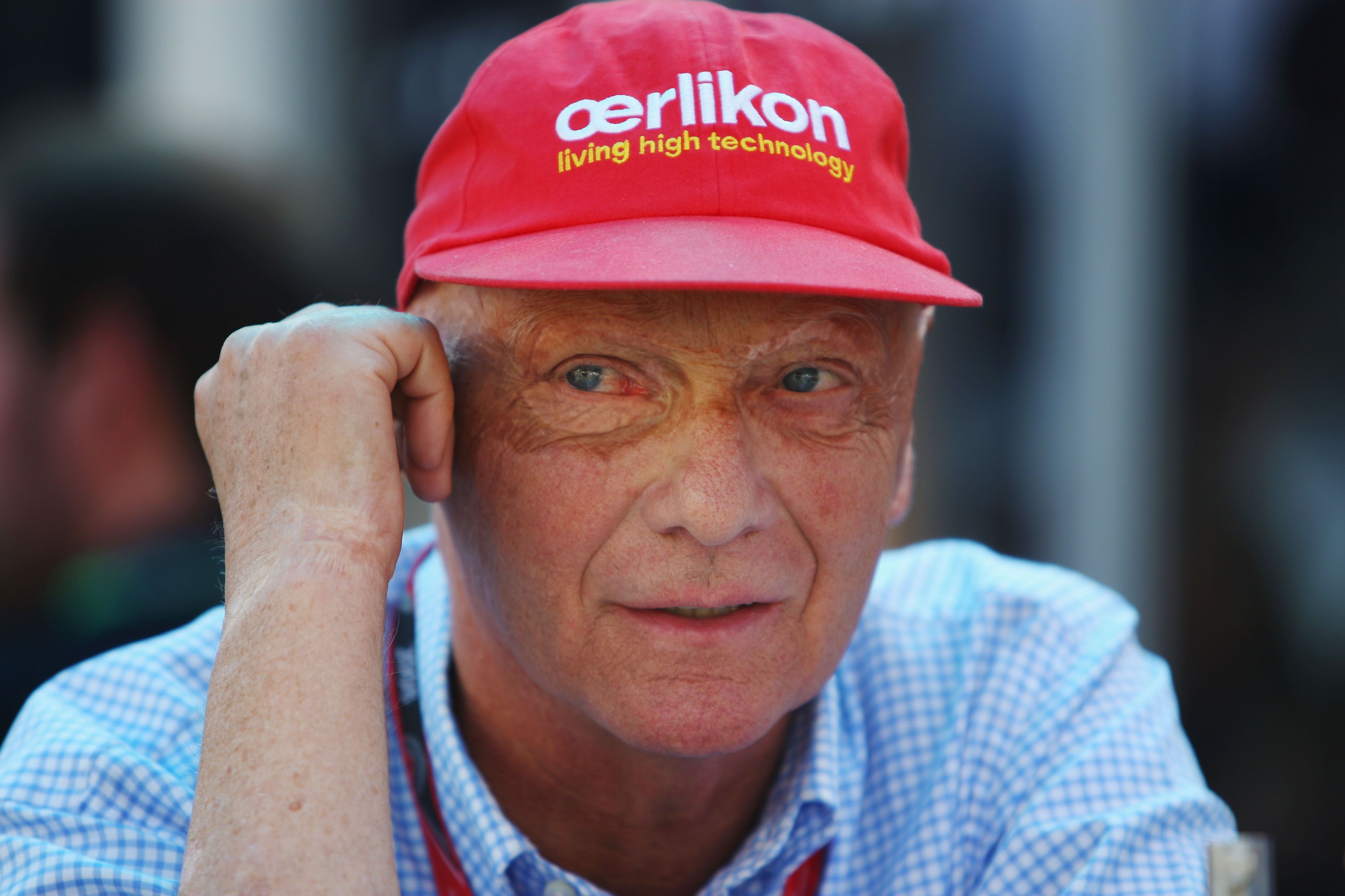 Lauda a védjegyévé vált piros sapkájában (Kép: Getty)