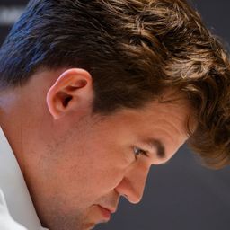 Magnus Carlsen remizett a világgal