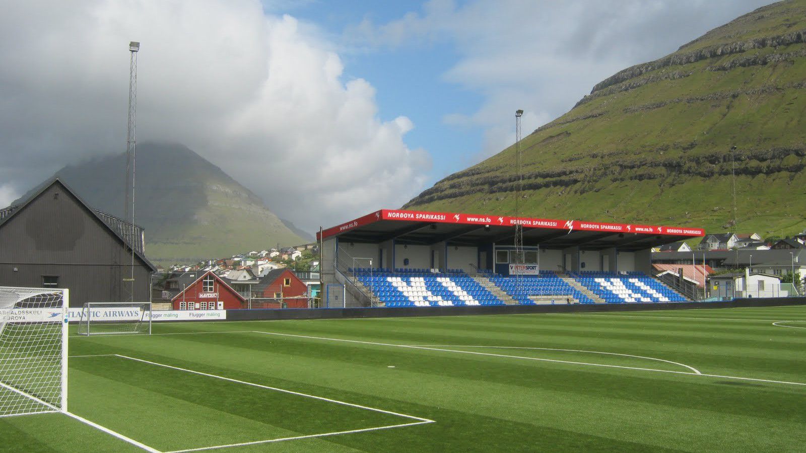 A Klaksvík stadionjában 2500 ember fér el (Fotó: Twitter)