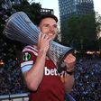 Klubrekordot jelentő összeget kínált az Arsenal a válogatott középpályásért, a West Ham kosarat adott