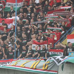 Így vonulnak a magyar drukkerek a Puskás Arénába