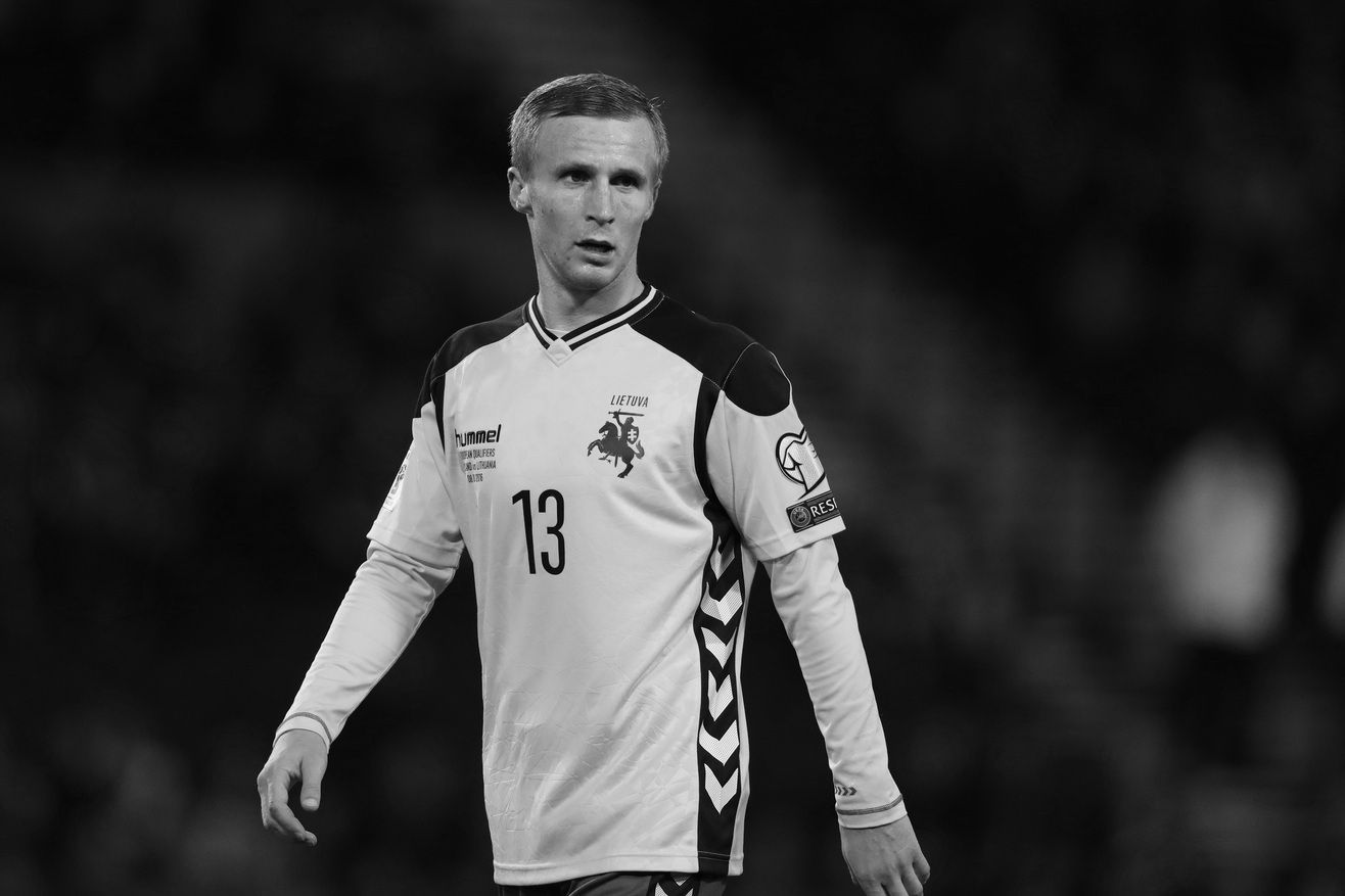 Dráma a meccs előtt, meghalt a litván válogatott középpályás