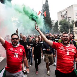 Magyar ultráktól raboltak zászlót: „A földön fekvő, összerugdosott tagunktól vették el”