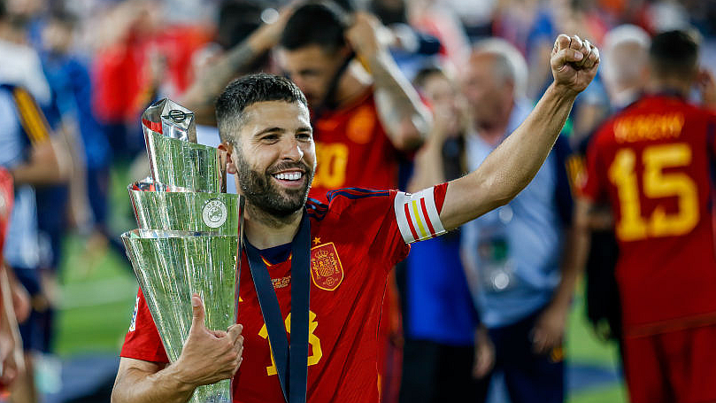Az Európa-bajnok védő újra együtt futballozik Messivel – hivatalos