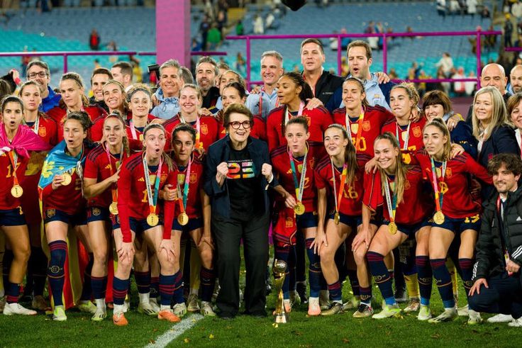 Szilágyi Áron kitüntetése; Spanyolország és Érdi Mária is világbajnok – esti hírösszefoglaló