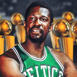 A parketten is Bill Russellre emlékezik a Boston Celtics