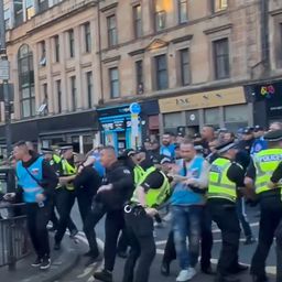 Videón, ahogy üveggel vágták szét a Slovan-drukker arcát Skóciában