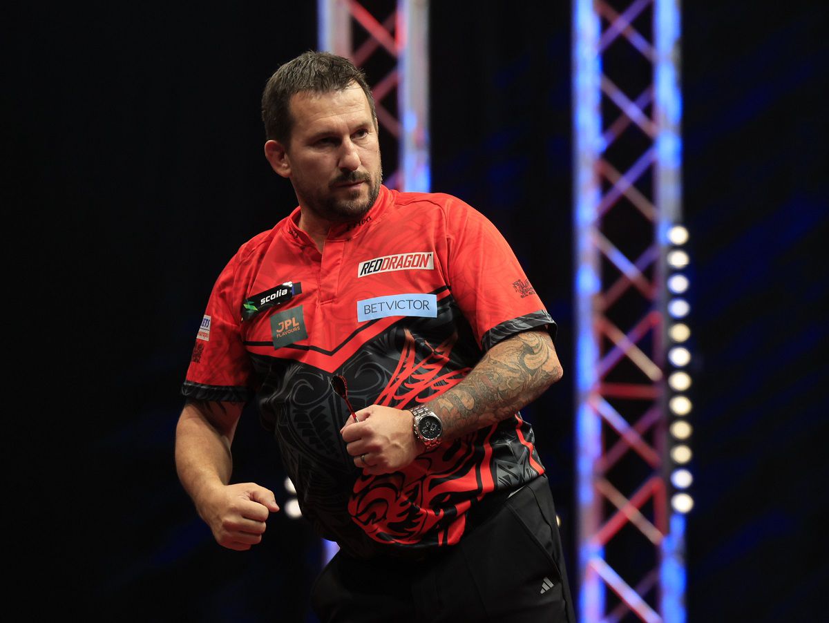 Jonny Clayton szombaton a címvédő Dave Chisnall-lel játszik a második fordulóban (Fotó: Knap Zoltán)