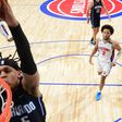 A draft első választottja 27 ponttal és vesztes meccsen mutatkozott be az NBA-ben