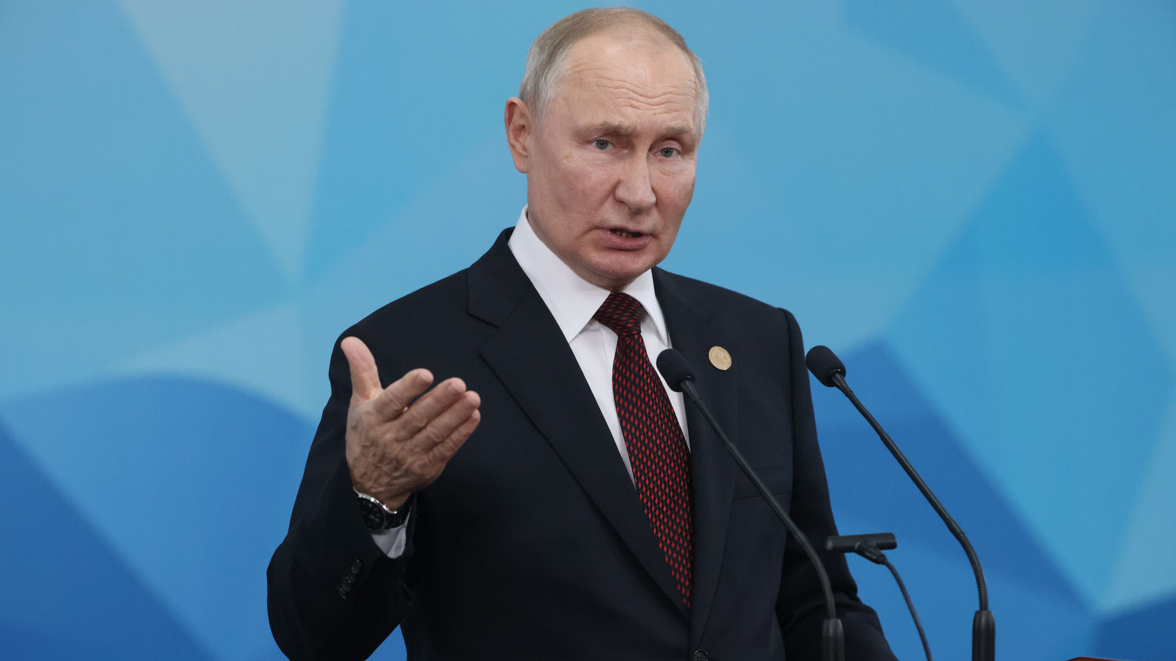 A NOB visszautasítja Putyin diszkriminációra vonatkozó vádját