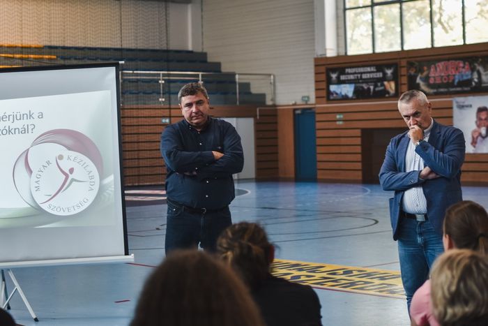 Elek Gábor (balra) is ott van az oktatók között