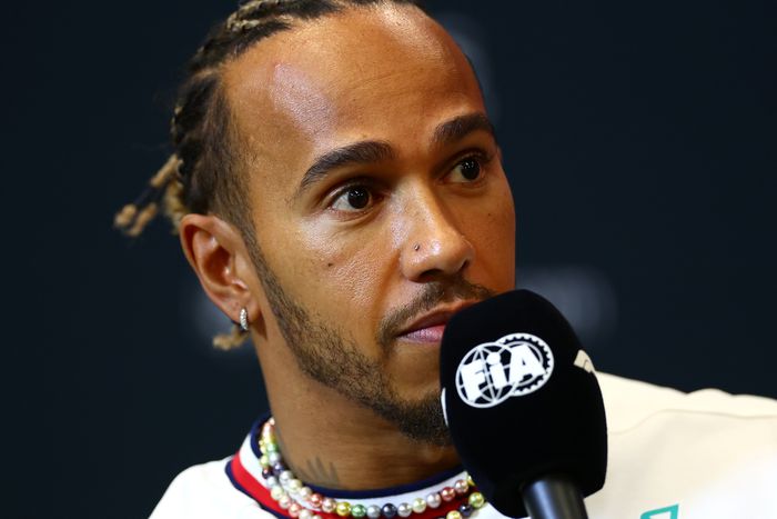 Lewis Hamilton kiemelte, az sem tisztázott, hogy milyen esetekben szabható ki ekkora bírság
