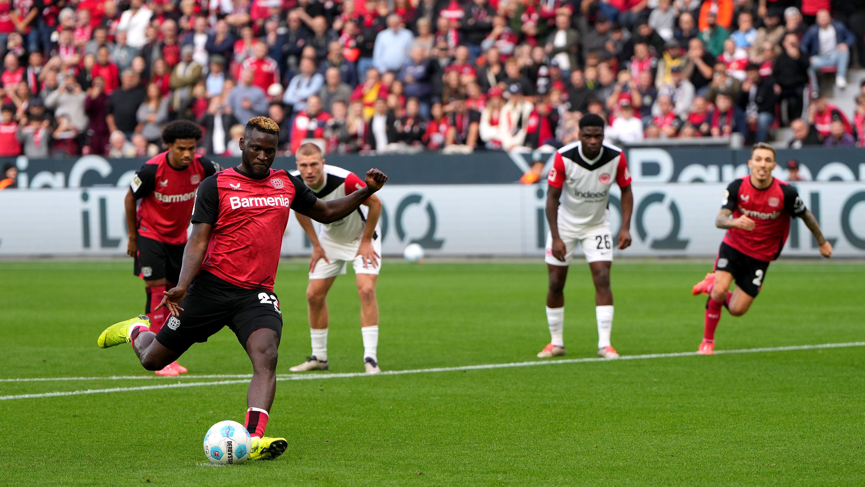 Victor Boniface büntetőt rontott, majd győztes gólt szerzett a Frankfurt ellen